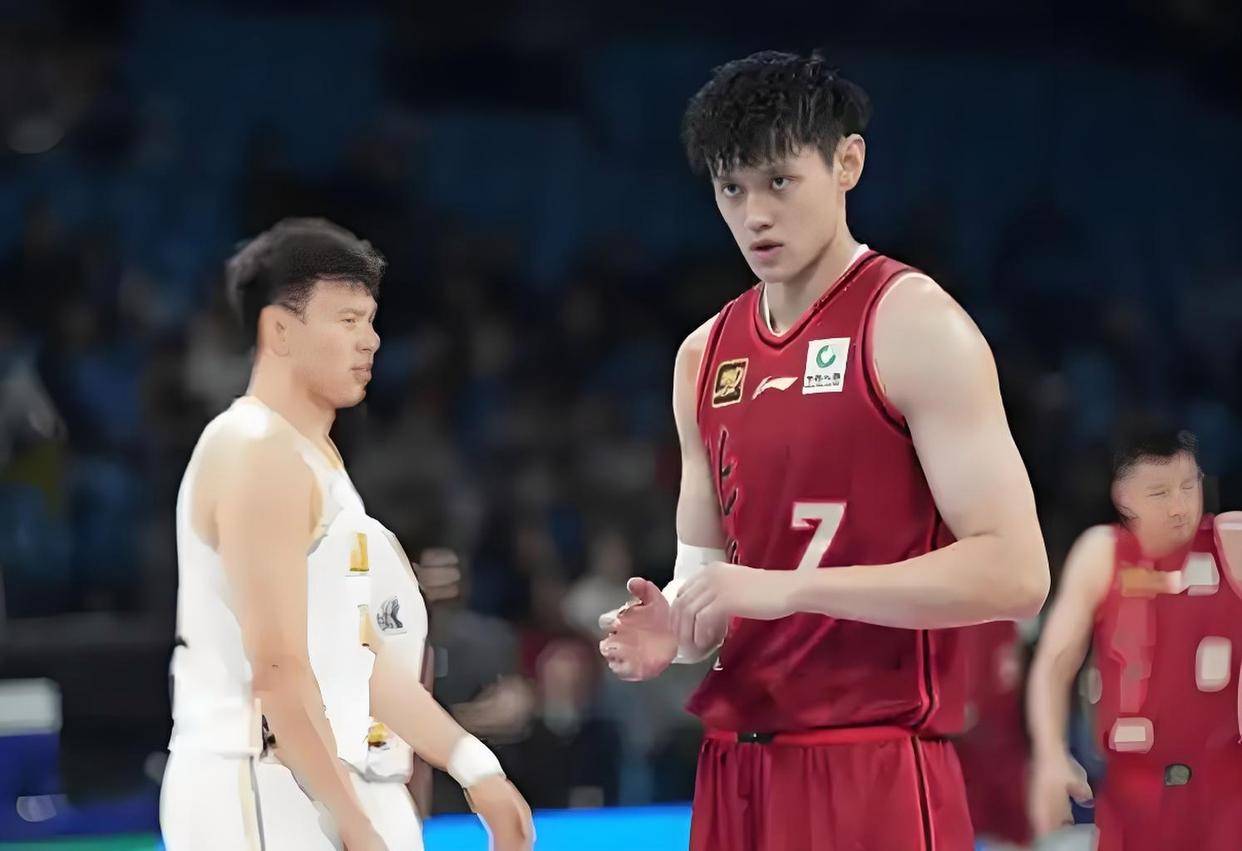 NBA总决赛倒计时，北京首钢今晨防线松动，细节引发关注，气氛紧张，资深球员宣示担当的简单介绍