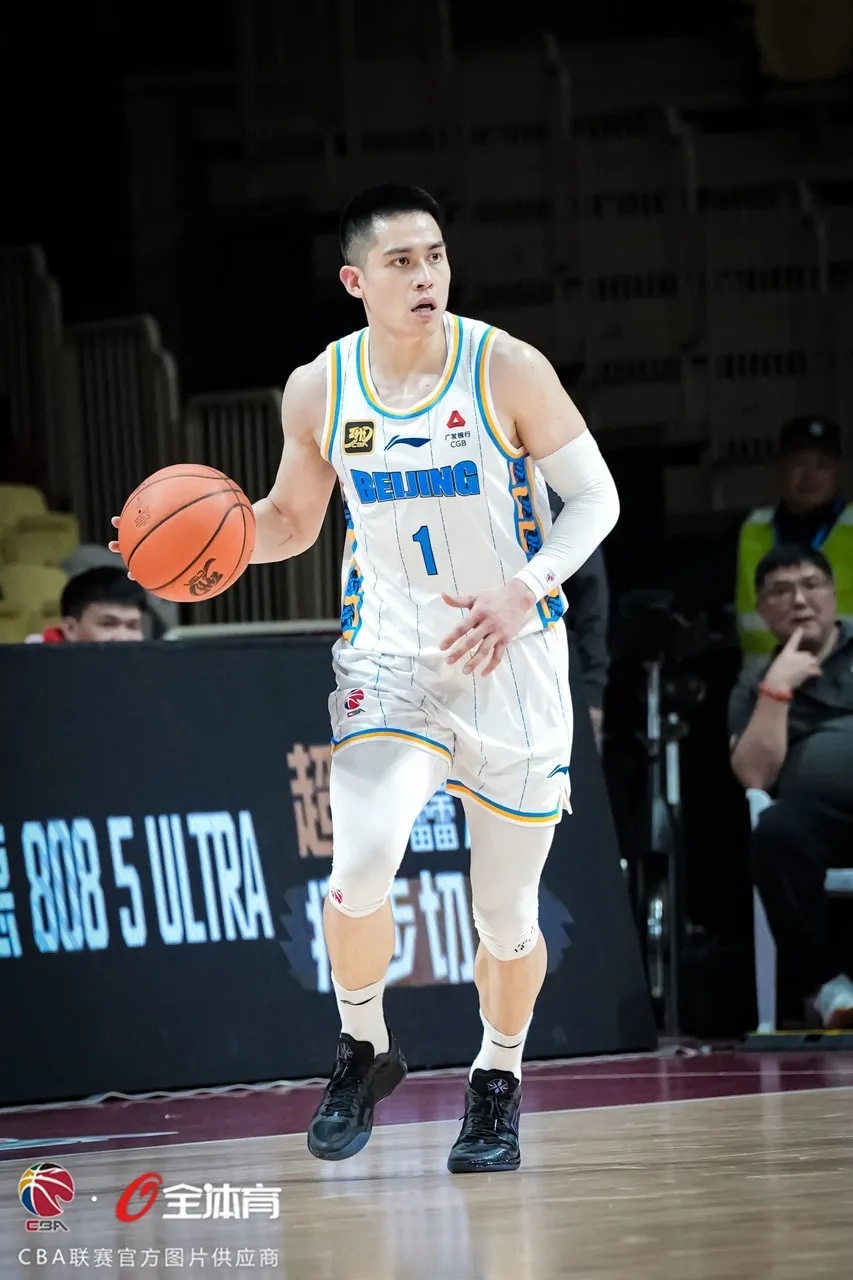 NBA总决赛倒计时，北京首钢今晨防线松动，细节引发关注，气氛紧张，资深球员宣示担当的简单介绍