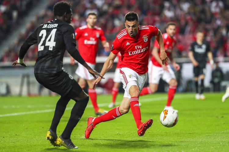 关于葡超今夜再迎强敌，阿贾克斯遗憾出局，主帅态度——赛场秩序良好，赛程密集仍需轮换的信息